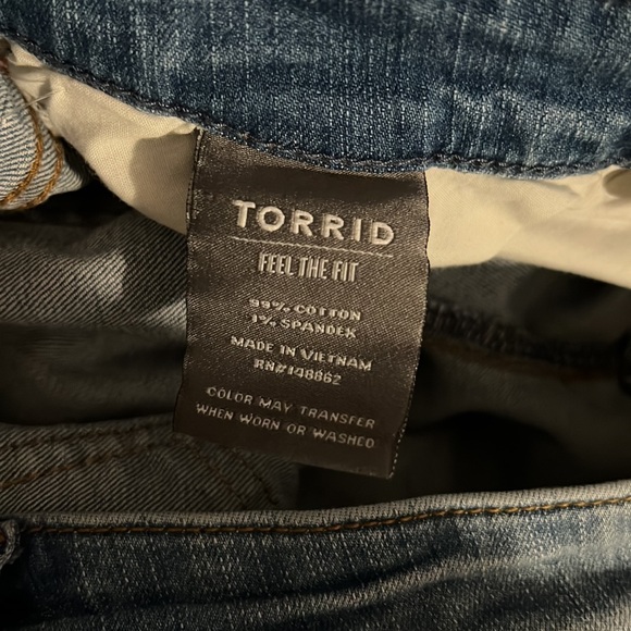 Torrid Plus Size Mid Rise Slim Boot Jean - Vintage Stretch Light Wash - Picture 3 of 5